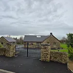 Stay-halfway Between And Tralee Penzion 3*