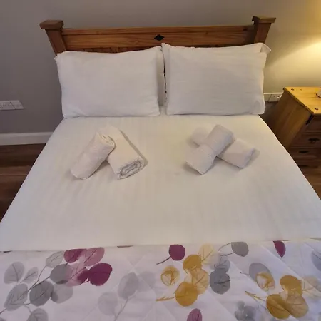 Stay-halfway Between And Tralee 3*